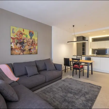 Lägenhet - Mall Of & Metro Station