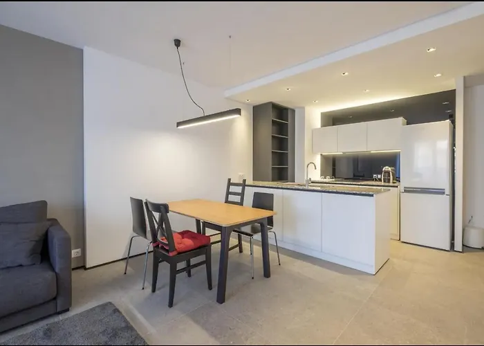 - Mall Of & Metro Station Apartment