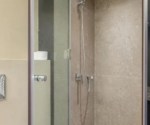 Apartment - Mall Of & Metro Station *