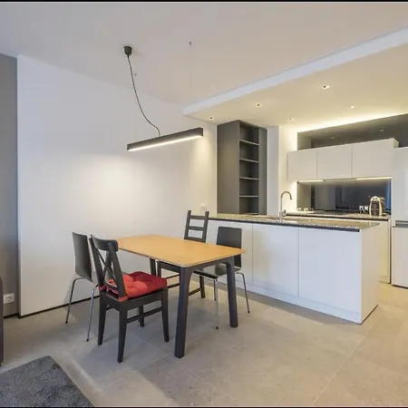 - Mall Of & Metro Station Apartment