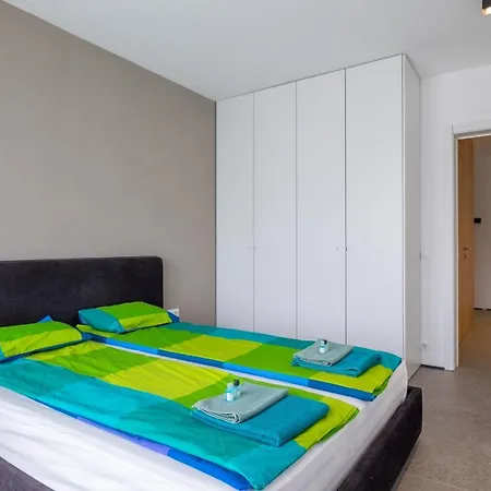 - Mall Of & Metro Station Appartement